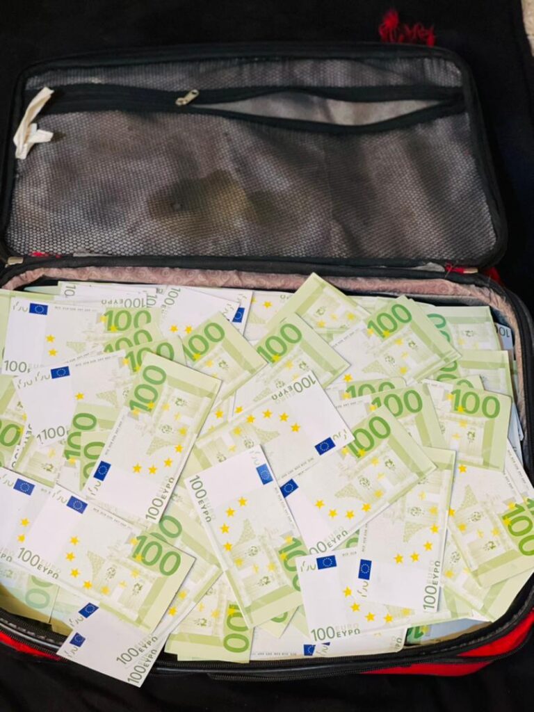 Valise magique d'argent